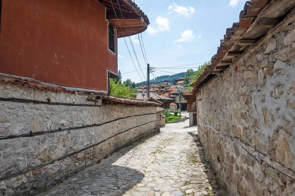 Calle Típica Casas Antiguas Ciudad Histórica Koprivshtitsa Región Sofía Bulgaria —  Fotos de Stock