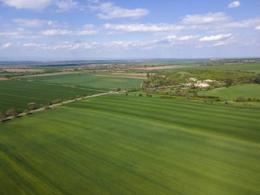 Bulgaristan 'ın Filibe Bölgesi' nin Asenovgrad kenti yakınlarındaki Yukarı Trakya Ovası 'nın hava manzarası