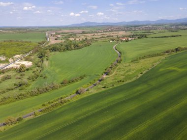 Bulgaristan 'ın Filibe Bölgesi' nin Asenovgrad kenti yakınlarındaki Yukarı Trakya Ovası 'nın hava manzarası