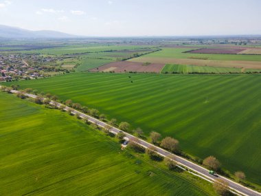 Bulgaristan 'ın Filibe Bölgesi' nin Asenovgrad kenti yakınlarındaki Yukarı Trakya Ovası 'nın hava manzarası