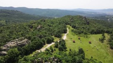 Bulgaristan 'ın Pazardzhik Bölgesi' nin Strelcha kasabası yakınlarındaki antik Trakya Sığınak Skumsale hava manzarası
