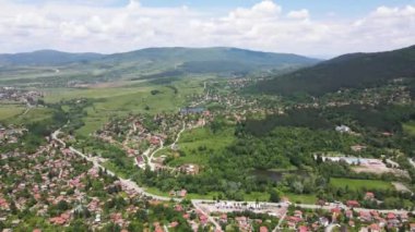 Bulgaristan 'ın Pernik bölgesindeki Rudartsi Köyü yakınlarındaki Vitosha Dağı' nın şaşırtıcı hava manzarası