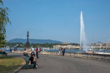 GENEVA, SWitzERLAND - 17 Haziran 2023: İsviçre 'nin Cenevre kenti Embank' inin şaşırtıcı panoramik manzarası