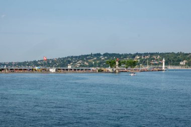 GENEVA, SWitzERLAND - 17 Haziran 2023: İsviçre 'nin Cenevre kenti Embank' inin şaşırtıcı panoramik manzarası