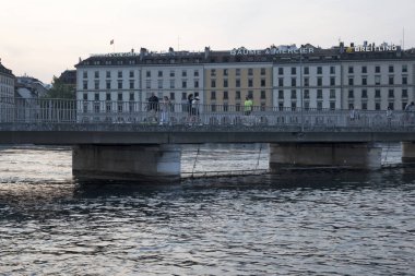 GENEVA, SWitzERLAND - 17 Haziran 2023: İsviçre 'nin Cenevre kentinin şaşırtıcı Sunset Manzarası