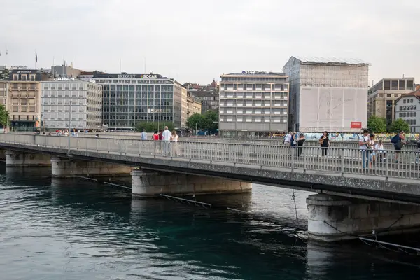 Geneva Switzerland Kesäkuu 2023 Hämmästyttävä Auringonlasku Näkymä Geneven Kaupungin Pankkiin — kuvapankkivalokuva