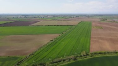 Bulgaristan 'ın Filibe Bölgesi' nin Asenovgrad kenti yakınlarındaki Yukarı Trakya Ovası 'nın hava manzarası