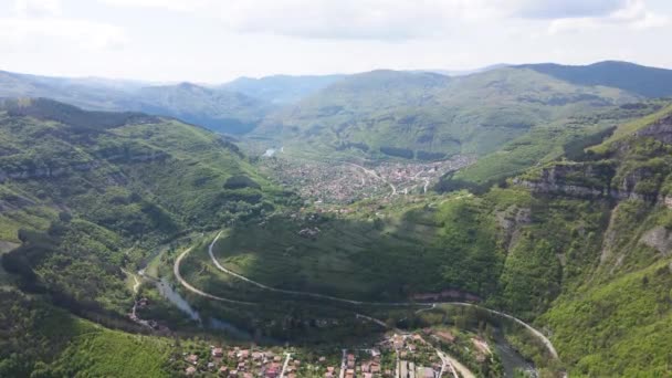 Úžasný Letecký Pohled Skokanskou Rokli Vesnice Bov Balkánské Hory Bulharsko — Stock video
