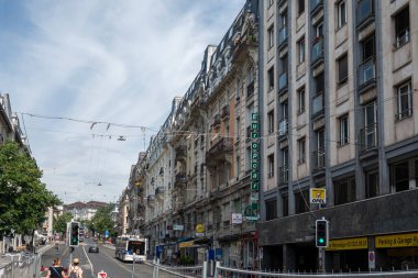 LAUSANNE, SWitzERLAND - 18 Haziran 2023: Tipik Lozan şehri, Vaud Kantonu, İsviçre