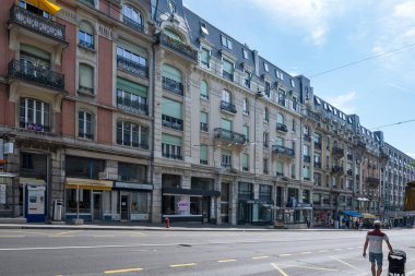 LAUSANNE, SWitzERLAND - 18 Haziran 2023: Tipik Lozan şehri, Vaud Kantonu, İsviçre