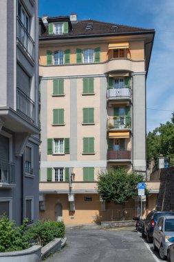 LAUSANNE, SWitzERLAND - 18 Haziran 2023: Tipik Lozan şehri, Vaud Kantonu, İsviçre