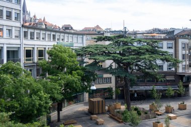 LAUSANNE, SWitzERLAND - 18 Haziran 2023: Tipik Lozan şehri, Vaud Kantonu, İsviçre