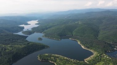 Topolnitsa Reservoir, Sredna Gora Dağı, Bulgaristan 'ın yay manzarası