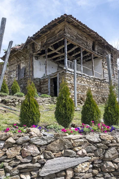 불가리아의 블라고예 그라드 라즈덴 마을의 파노라마 — 스톡 사진