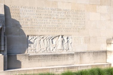 GENEVA, SWitzERLAND - 18 Haziran 2023: İsviçre 'nin Cenevre kentindeki Reform Duvarı Anıtı' nın günbatımı