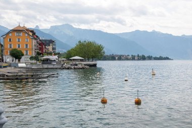 VEVEY, SWitzERLAND - 19 Haziran 2023 Vevey kasabasından Cenevre Gölü, Vaud Kantonu, İsviçre