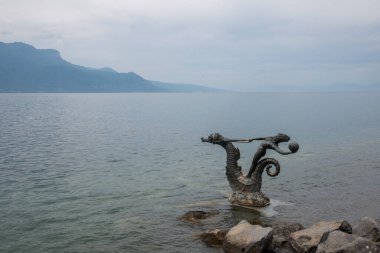 VEVEY, SWitzERLAND - 19 Haziran 2023 Vevey kasabasından Cenevre Gölü, Vaud Kantonu, İsviçre