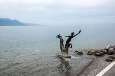 VEVEY, SWitzERLAND - 19 Haziran 2023 Vevey kasabasından Cenevre Gölü, Vaud Kantonu, İsviçre