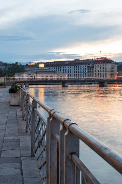 Genf Schweiz Juni 2023 Atemberaubender Sonnenuntergang Über Der Rhone Und — Stockfoto