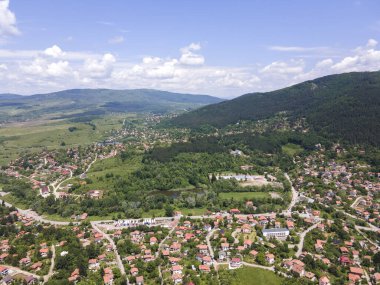 Bulgaristan 'ın Pernik bölgesindeki Rudartsi Köyü yakınlarındaki Vitosha Dağı' nın şaşırtıcı hava manzarası