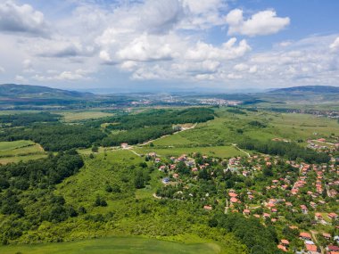 Bulgaristan 'ın Pernik bölgesindeki Rudartsi Köyü yakınlarındaki Vitosha Dağı' nın şaşırtıcı hava manzarası