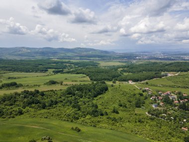 Bulgaristan 'ın Pernik bölgesindeki Rudartsi Köyü yakınlarındaki Vitosha Dağı' nın şaşırtıcı hava manzarası