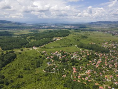 Bulgaristan 'ın Pernik bölgesindeki Rudartsi Köyü yakınlarındaki Vitosha Dağı' nın şaşırtıcı hava manzarası