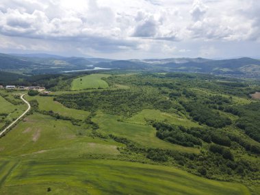 Bulgaristan 'ın Pernik bölgesindeki Rudartsi Köyü yakınlarındaki Vitosha Dağı' nın şaşırtıcı hava manzarası