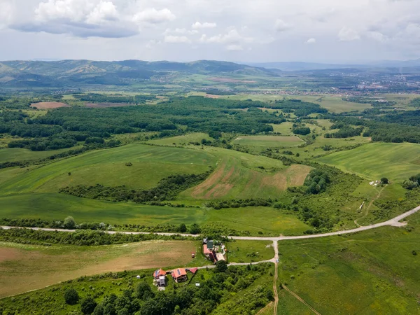 Bulgaristan 'ın Pernik bölgesindeki Rudartsi Köyü yakınlarındaki Vitosha Dağı' nın şaşırtıcı hava manzarası