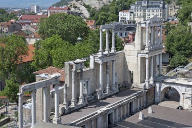 PLOVDIV, BULGARIA - 23 Mayıs 2023: Bulgaristan 'ın eski Plovdiv kentindeki tipik sokak ve evler