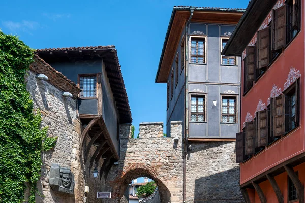 プロヴディフ ブルガリア 2023年5月23日 ブルガリアのプロヴディフの旧市街の典型的な通りと家 — ストック写真
