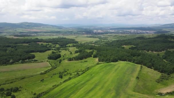 ブルガリアのペルニク地方ルダルチ村付近のヴィトシャ山の素晴らしい空中風景 — ストック動画