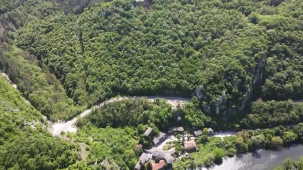 保加利亚弗拉特萨地区The Assumption Iskar River Gorge中世纪Cherepish修道院的空中景观 — 图库视频影像