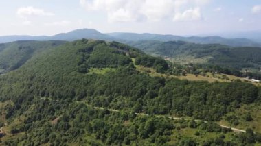 Bulgaristan 'ın Pernik Bölgesi, Kamenititsa zirvesi yakınlarındaki Erul Dağı' nın Hava Sahası