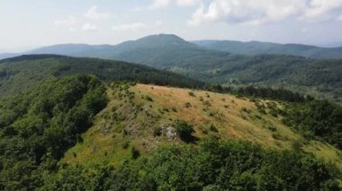 Bulgaristan 'ın Pernik Bölgesi, Kamenititsa zirvesi yakınlarındaki Erul Dağı' nın Hava Sahası