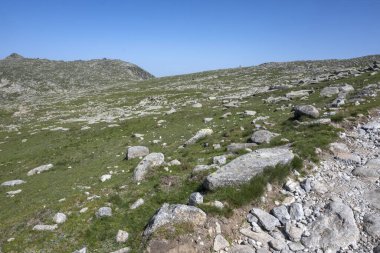 Bulgaristan 'ın Kalin zirvesi yakınlarındaki Rila Dağı' nın İnanılmaz Yaz Manzarası