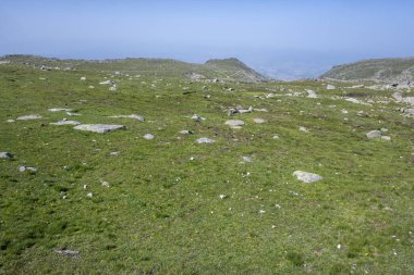 Bulgaristan 'ın Kalin zirvesi yakınlarındaki Rila Dağı' nın İnanılmaz Yaz Manzarası