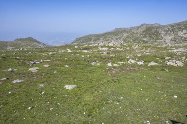 Bulgaristan 'ın Kalin zirvesi yakınlarındaki Rila Dağı' nın İnanılmaz Yaz Manzarası