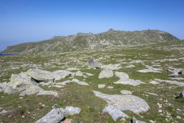 Bulgaristan 'ın Kalin zirvesi yakınlarındaki Rila Dağı' nın İnanılmaz Yaz Manzarası