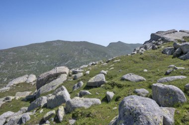 Bulgaristan 'ın Kalin zirvesi yakınlarındaki Rila Dağı' nın İnanılmaz Yaz Manzarası