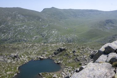 Bulgaristan 'ın Kalin zirvesi yakınlarındaki Rila Dağı' nın İnanılmaz Yaz Manzarası