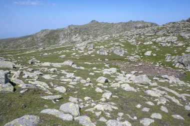 Bulgaristan 'ın Kalin zirvesi yakınlarındaki Rila Dağı' nın İnanılmaz Yaz Manzarası