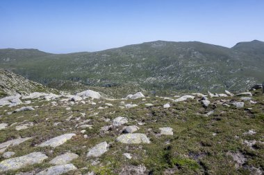 Bulgaristan 'ın Kalin zirvesi yakınlarındaki Rila Dağı' nın İnanılmaz Yaz Manzarası