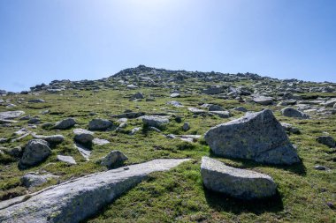 Bulgaristan 'ın Kalin zirvesi yakınlarındaki Rila Dağı' nın İnanılmaz Yaz Manzarası