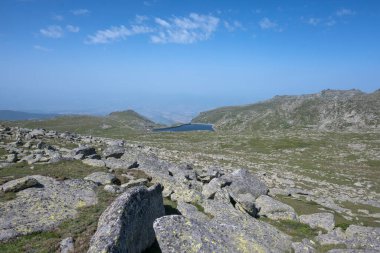 Bulgaristan 'ın Kalin zirvesi yakınlarındaki Rila Dağı' nın İnanılmaz Yaz Manzarası