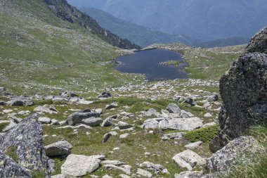 Bulgaristan 'ın Kalin zirvesi yakınlarındaki Rila Dağı' nın İnanılmaz Yaz Manzarası