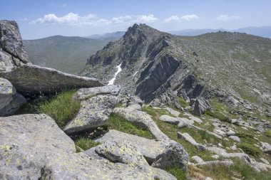Bulgaristan 'ın Kalin zirvesi yakınlarındaki Rila Dağı' nın İnanılmaz Yaz Manzarası