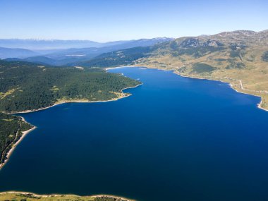 Belmeken Barajı 'nın Havadan Yaz manzarası, Rila dağı, Bulgaristan