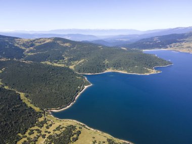 Belmeken Barajı 'nın Havadan Yaz manzarası, Rila dağı, Bulgaristan