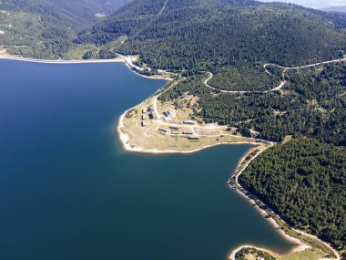 Belmeken Barajı 'nın Havadan Yaz manzarası, Rila dağı, Bulgaristan